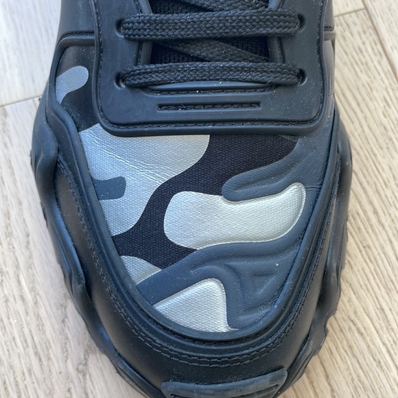 Valentino Garavani Rockrunner Plus Sneakers - Picture 11 of 14